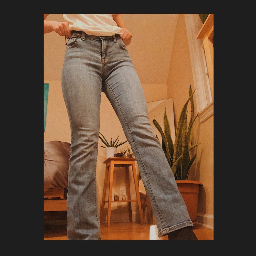 SUPER COMFY!/Light wash /mom jeans / high waisted